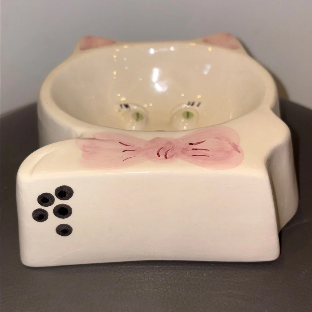 Adorable Ceramic Cat-Shaped Pet Bowl with 3-D Eyes and Nose and Painted Pink Bow